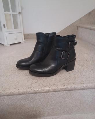 stivaletti pelle nera con tacco