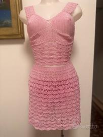 Completo mare ricamato a mano rosa