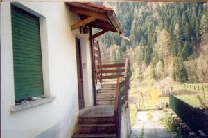 Appartamento con terreno in posizione centrale