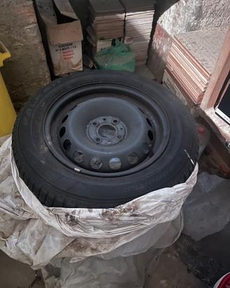 Gomme invernali 175\65R14 82T con cerchi Fiat 500