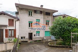 CASA SU PIU' LIVELLI CON GIARDINO - CORTENOVA LOC.