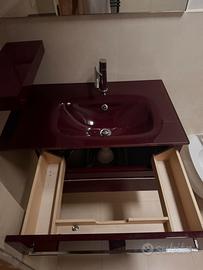 Mobile bagno con lavabo e specchio