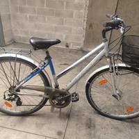 bici 28" Cross donna in alluminio 