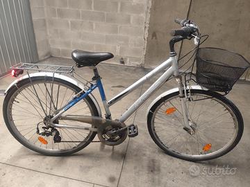 bici 28" Cross donna in alluminio 