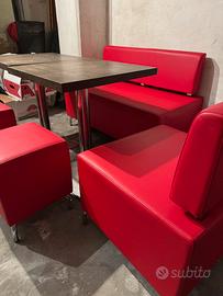 Arredamento bar rosso in pelle