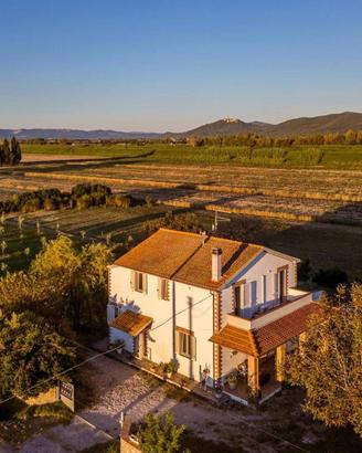 Elegante villa con ampio giardino