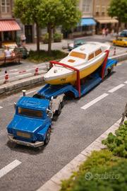 Camion vintage con motoscafo majorette 