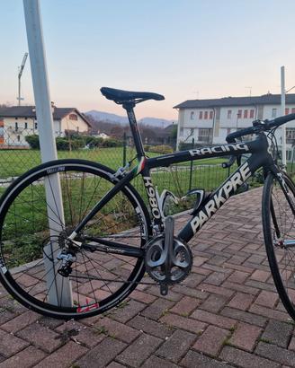 bicicletta da corsa in carbonio 