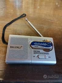 Piccola radio a pile, con antenna