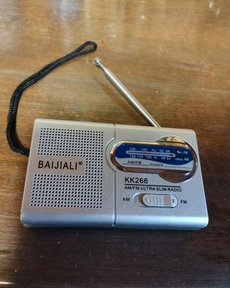 Piccola radio a pile, con antenna