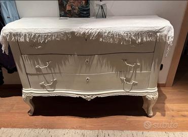 Cassettiera in stile shabby chic