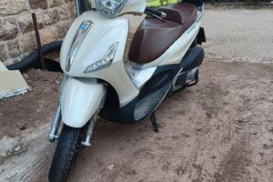 Moto scooter piaggio Beverly 3 00