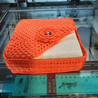 porta tovaglioli fatto all'uncinetto quadrato