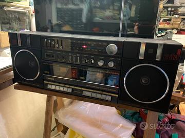 Stereo Vintage marca Larsen con casse integrate