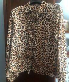 Camicia leopardata con ruches