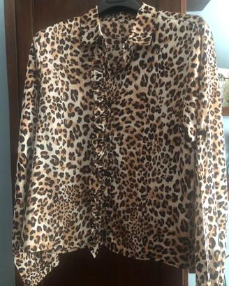 Camicia leopardata con ruches