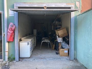 Box/Posto auto Brindisi [SG413VRG] (S. Chiara)