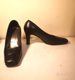 Scarpe donna pelle  nera marca Megras  misura 38