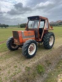 Trattore gommato Fiat 680