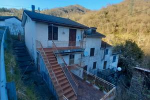 Villetta bifamiliare in frazione Ferriere