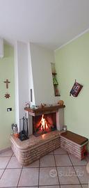 Caminetto alimentato a legna