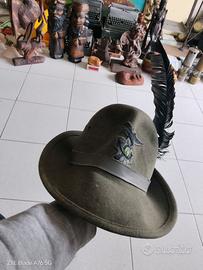 Vecchio originale cappello degli alpini