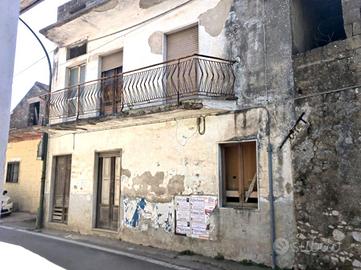 CASA INDIPENDENTE A CERVINO