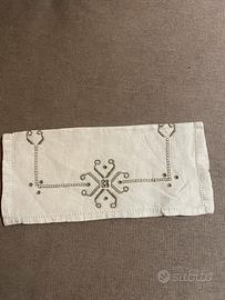 Vintage lino pesante ricamato a mano