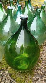 botti di vini in vetro da 25/ 30 litri