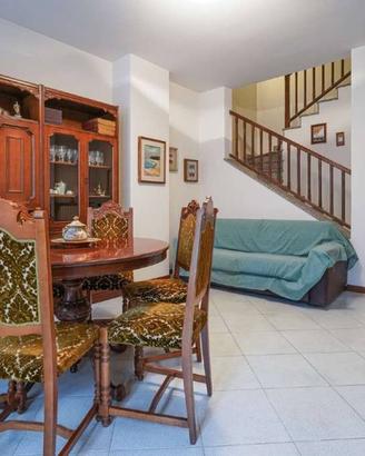Casa indipendente di 95 m² con 3 locali e box auto