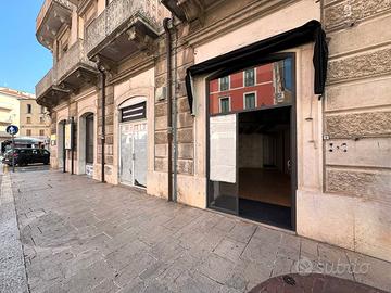 P.zza G. Pepe-locale commerciale 50mq con soppalco