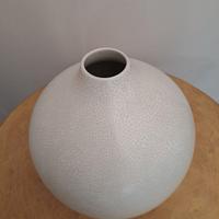 Vaso d'arredamento in ceramica bianco opaco