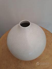 Vaso d'arredamento in ceramica bianco opaco