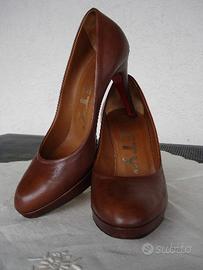 Decollete' in pelle color cuoio