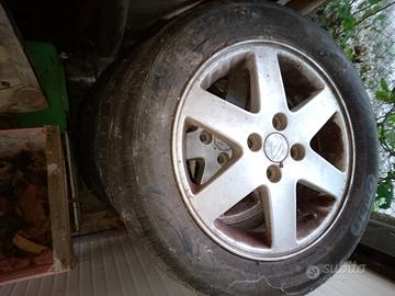 cerchi in lega con gomme 185/60/15