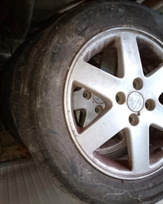 cerchi in lega con gomme 185/60/15