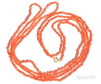 Collana di corallo rosso con sfere cilindriche