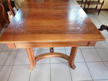 Tavolo in noce, inizio 900