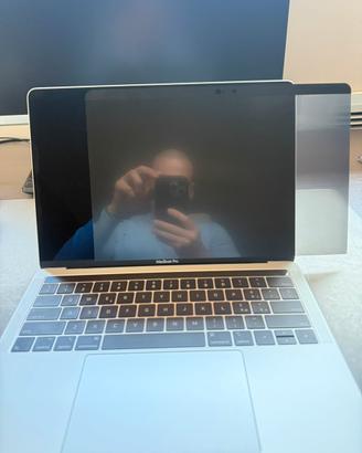 MacBook Pro 13-inch, 2019, Two Thunderbolt 3 ports