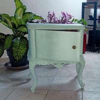 comodino antico restaurato 