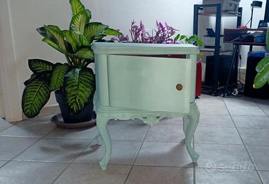 comodino antico restaurato 