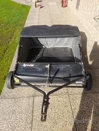 Spazzolatrice a traino raccogli erba