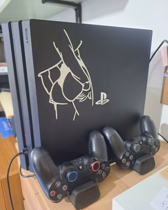 Ps4 pro + 2 controller + giochi vari