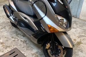 Yamaha TMAX  con 19.500 km reali