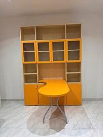 Mobile libreria con scrivania integrata e pensili