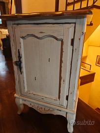 Comodino stile provenzale 