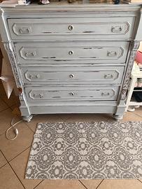 Cassettiera completamente restaurata in stile shab