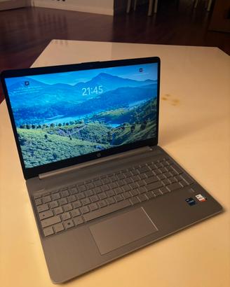 Laptop HP 15s i7 Windows 11 Come nuovo