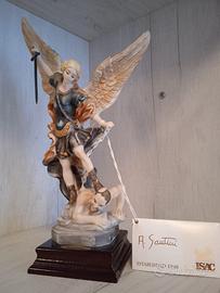Statua di San Michele Arcangelo in polvere di marm