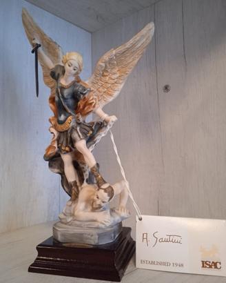 Statua di San Michele Arcangelo in polvere di marm